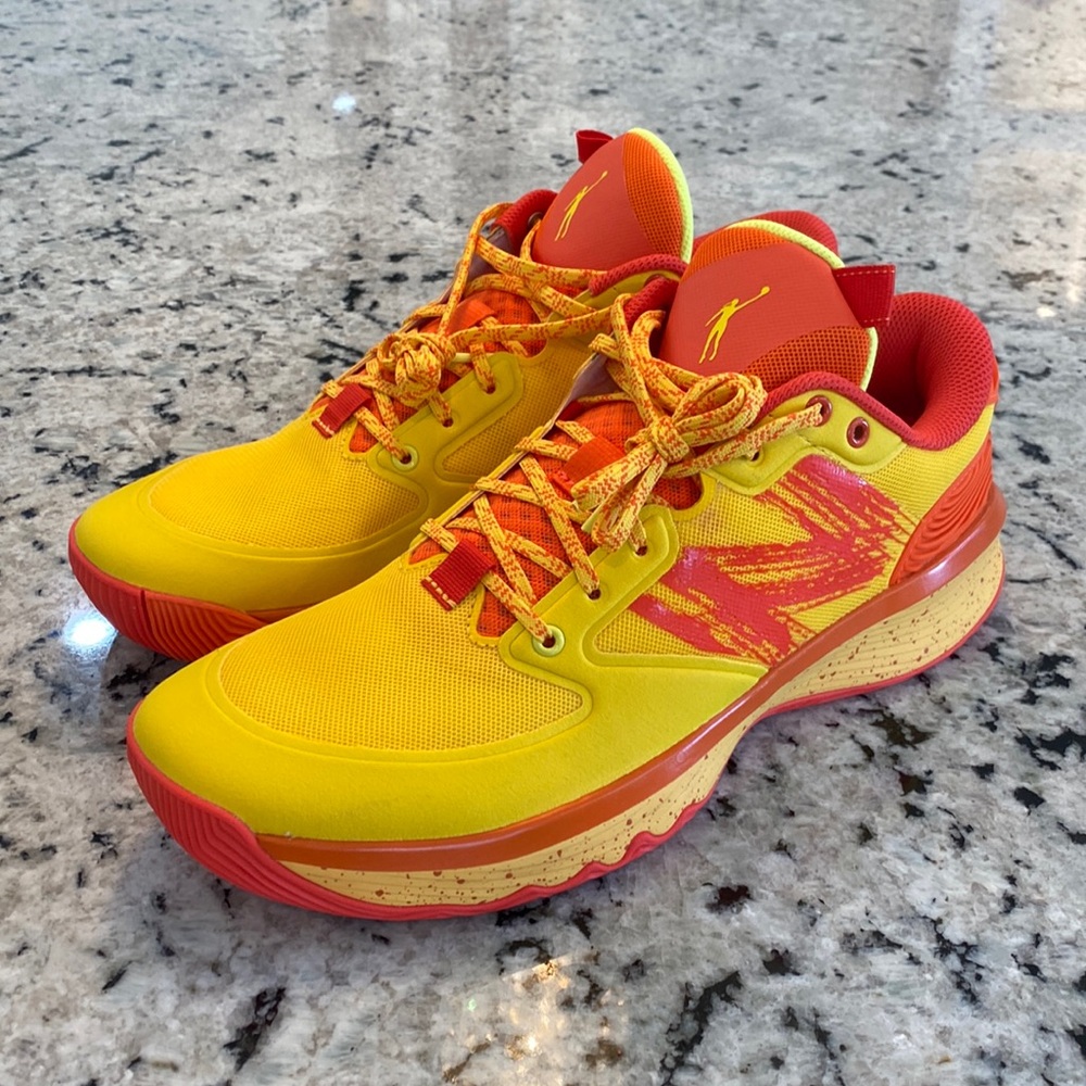 New Balance Hesitate Low Woman’s Basketball 13 New